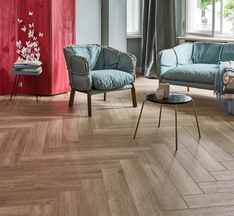 Living room with teal chairs and sofa on a wooden floor