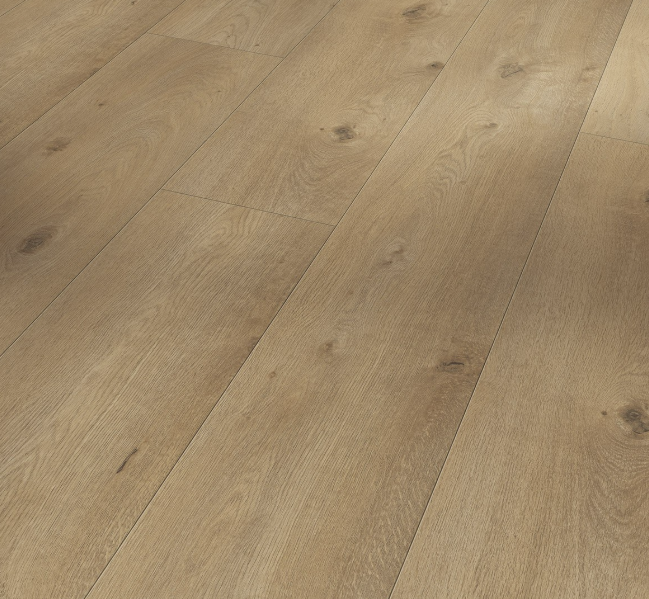 Close-up of the matt wood texture on Parador Oak Everglade Natural laminate flooring.